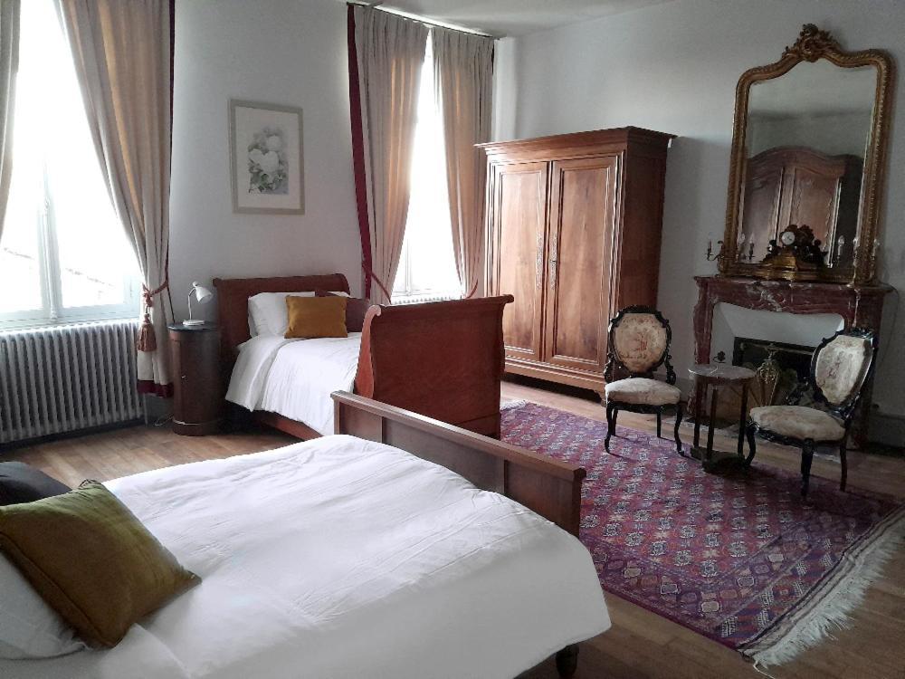 Chambres d'hotes Montbron Luchapt Exterior foto